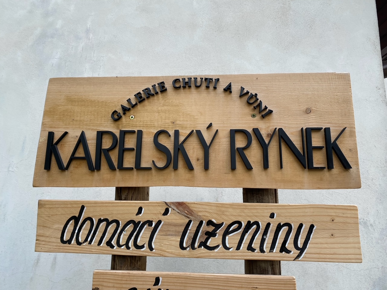 Logo pro Karelský rynek, Karlov, včetně montáže