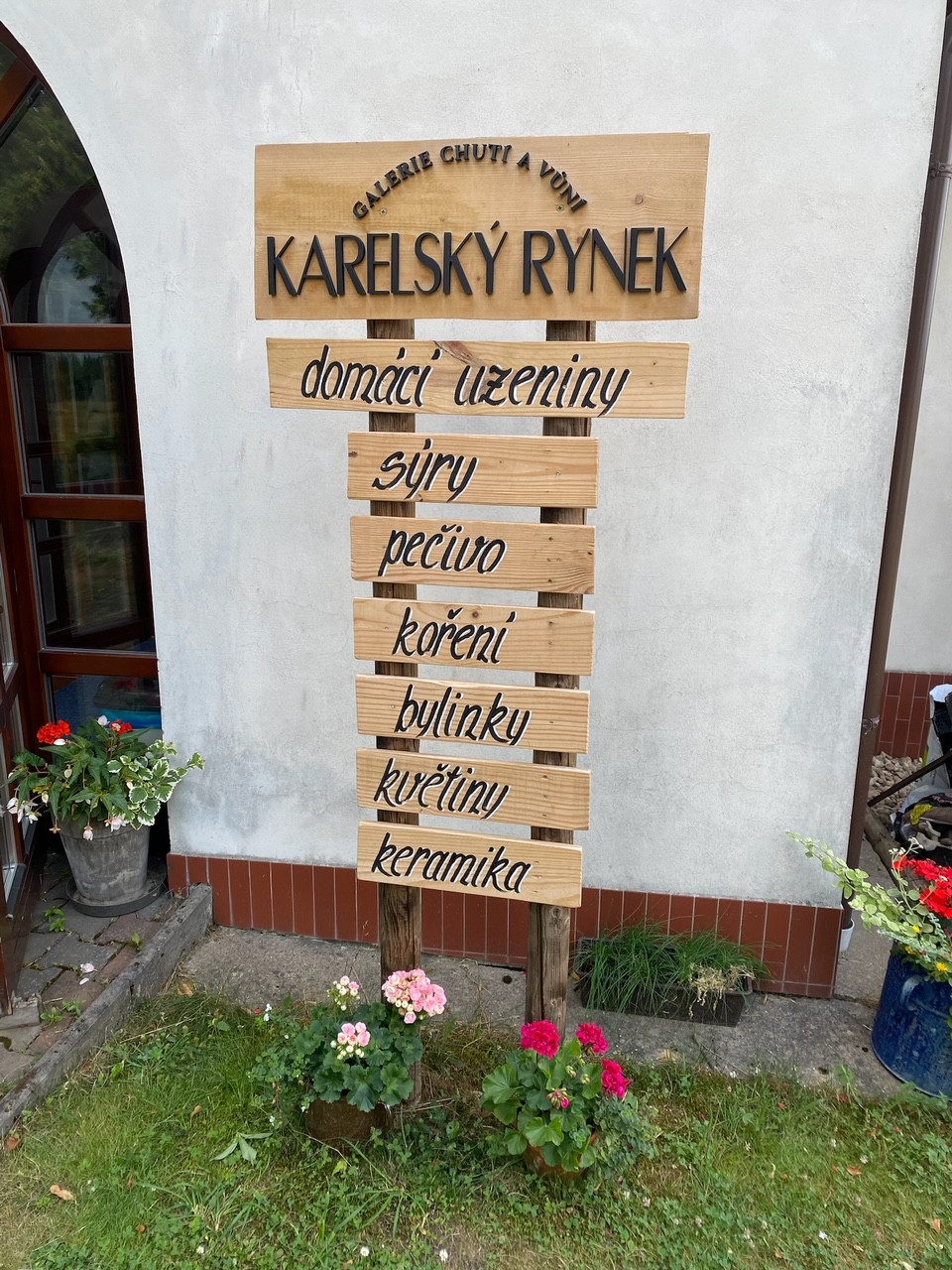 Logo pro Karelský rynek, Karlov, včetně montáže